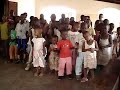 weeshuis in Malindi kinderen zingen een lied