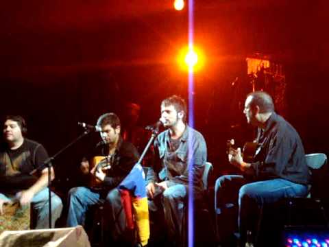 Fuertes lluvias obligaron a Estopa a dar un concierto acústico en Caracas