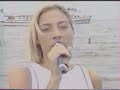 l'�g�rie de la pop 90's interpr�te son tube sur le triolisme � 40� � l'ombre.