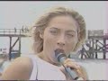l'�g�rie de la pop 90's interpr�te son tube sur le triolisme � 40� � l'ombre.