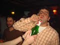moron anda descalzo