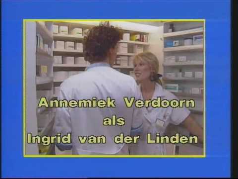 MCW - In alfabetische volgorde: Margreet Blanken (als Reini Hermans), Paulette Smit (als Irene Verdonk), Gerda Cronie (als Tineke Hagenbeek), Annemieke Verdoorn (a...