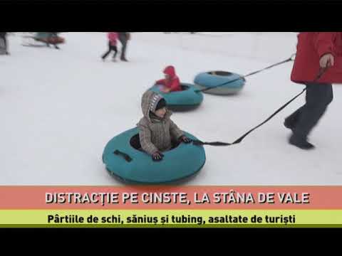 Pârtiile de schi, săniuș și tubing, asaltate de turiști, la Stâna de Vale