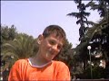 Divertente - Nel parco, calcio, ridere, inseguimenti Divertente - Nel parco, calcio, ridere, inseguimenti
