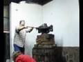 Mikelestonean sagardoa egiten