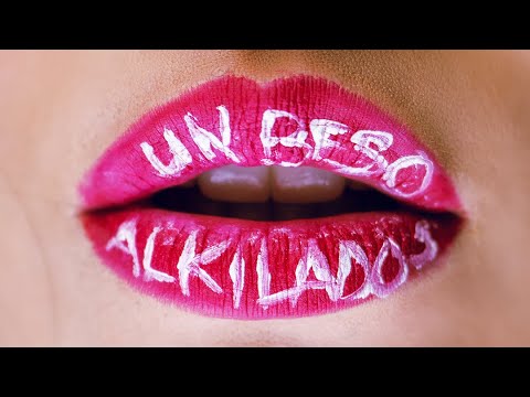 Un beso - Alkilados