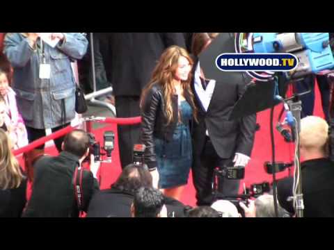MILEY CYRUS EN LA PREMIER DE “HANNAH MONTANA”: LA PELÍCULA 0 MILEY CYRUS EN LA PREMIER DE “HANNAH MONTANA”: LA PELÍCULA