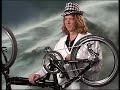 Prime Time - Spätausgabe
Teil 2

Thema: Extremsport pur: Das Felsenrad /Dr. h.c. Hartmut Harr (Helge Schneider) präsentiert ein 'Fahrrad für Gipfelstürmer'. Aus dem Text der Redaktion: Extremsport pur! Zur Fahrt auf den Nanga Parbat oder den noch gefährlicheren K2 braucht man das Felsenrad. Wieso funktioniert es nach dem Herzrhythmus der Gemse? Für die olympischen Leistungen im Hochgebirgsradsport bedeutet es die Wende. Die selbstdenkende Nabe und der rotblinkende Spezial-Sensor sind Patente des Erfinders Dr. h.c. ...