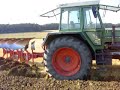 Fendt 611 LSA ploughing in Aresing (1)