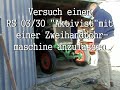anlassen eines rs 03/30 aktivist mithilfe einer ddr zweihandbohrmaschine.