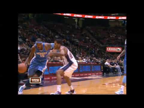 Carmelo Anthony vola sotto canestro