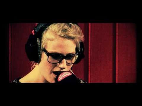 SX - SX playing 'Black video' live at Studio Brussel (2011-04-20) http://www.stubru.be/programmas/soundoflisa/sxspeeltblackvideo.