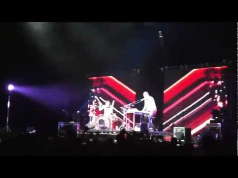 EarvinGotti - Matt and Kim performs