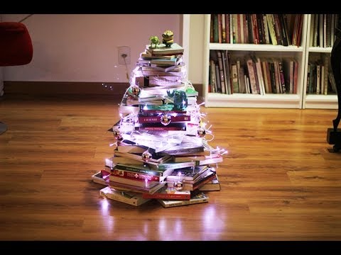 Árvore de Natal com livros | Bruna Vieira