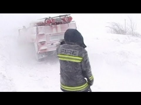 Ucrânia - http://pt.euronews.com/ O frio continua a matar, na Ucrânia. Nas últimas 24 horas, mais nove pessoas morreram de frio. O governo já instalou 200 postos de em...