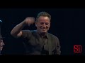 http://www.pupia.tv - napoli - bruce springsteen apre il suo concerto a napoli, infiammando i fan con 'o sole mio e facendo riferimento alle sue origini camp...