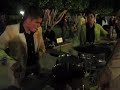 Gaby tocando tarolas