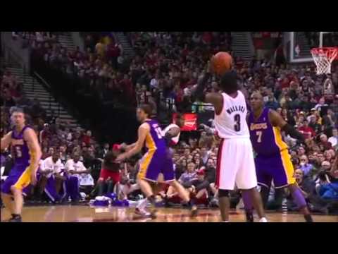 Gerald Wallace to Aldridge alley-oop dunks against Lakers