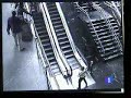 �de que vas,piensas que por ser escolta,y llevar arma puedes  liarte a tiros en la estaci�n de  abando en plena hora punta...
 y como si esta vacia macho, �que eres,escolta o pistolero?, estas en la faena escoltando a  uno del pp y porque un vigilante jurado te mira  o simplemente te dice algo que no te a gustado(por ejemplo que feo eres) vas y sacas la pistola y empiezas a  pegarle tiros.... pim pam..�de que vas?,  venga, en mitad de la estaci�n llena de pe�a, mientras tu protegido escondido en su maletin de concejal, junto a tu otro compa�ero.... tres narices importa si pegas un tiro a un muchacho en el brazo mientrs espera el tren para ir a currar  o al mismisimo maletin de tu concejal..., o el del tiro del maletin fue el vigilante .tal para cual(los dos del mismo patron,(cortados digo)...en fin, espero que el vigilante sane de sus heridas pero...es igu�l que tu.otro pistolero...