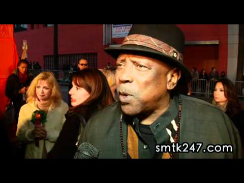 Lou Gossett Jr. gets excited about 3D at the Hollywood Christmas Parade