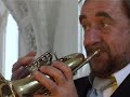 jean-babtiste buterne (1650-1727)
sonate in f 
allegro - andante - allegro

markus wuersch, trumpet
peter solomon, organ

recorded at catholic church stans, switzerland
cameras, editing and dvd-production: juerg and marianne rufer,
sound: magnon recording studio, paul niederberger

a dingo and fox production
� 2008, markus wuersch, peter solomon

contact:
hochschule der k�nste bern hkb 
www.hkb.bfh.ch
markus.wuersch@hkb.bfh.ch

musikhochschule luzern / hslu
www.hslu.ch/musik 
markus.wuersch@fhz.ch


markus wuersch
biography
markus wuersch was born in 1955 in emmetten, nidwalden. he studied trumpet and brass ensemble conducting at the conservatoire in zurich, where he received his degree with honours. he won a competition from migros, and received the subsequent grant which enabled him to spend a year at the conservatoire nationale sup�rieur in paris. he also spent time studying at the northwestern university of chicago with vincent cichowicz, charles geyer and at the eastman school of music, rochester ny with adolphe herseth (solotrompeter chicago symphony orchestra). for 14 years, markus wuersch held the prestigious post of solo trumpeter at the tonhalle orchestra, zurich. in 1995, he spent a year studying in london at the royal academy of music and the royal college of music. there he was taught by michael laird and crispian-steele perkins (baroque-trumpet), jeremy west (cornetto/zink) and phillip jones (ensemble-direction). markus wuersch now performs with many chamber orchestras, at home and abroad. he has performed as soloist at the lucerne festival and with the tonhalle orchestra. for some years now, he performs almost exclusively on the baroque-trumpet (natural-trumpet) with the ensembles 
