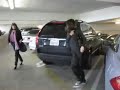 17/12/2008: encore une video de kate le m�me jour que la pr�c�dente (avec les tennis ^^) qui slalome entre les paparazzis pendant son shopping.

another video of kate from the same day as the previous one (sporting tennis shoes^^), making her way through the paps while shopping.

http://www.kate-beckinsale.site90.com