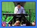 in 2006, tiny oaks was pleased to host a concert of richard m. sherman, one half of the famous disney composing team, the sherman brothers. a pure delight, for every kid and the kid within us all!
for more information on tiny oaks, our dvds, cds and books, please visit our website www.tinyoaks.com