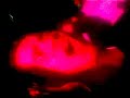 Pedazo de video con la Diosa del Break beat en retro essence