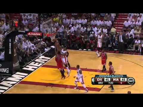 heat - Nate Robinson scores 27 points and dishes out nine assists as the Bulls drop the Heat in Game 1.