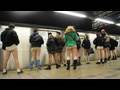 Uncensored Nessun Underwear corsa in metropolitana -