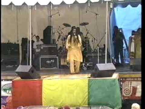 OSSIE DELLIMORE - Rocker Reggae