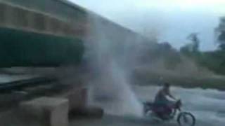 Clip hai - Dich vu rua tau hoa