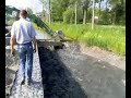 Rupskraan trekt schot uit sloot 2. Rupskraan trekt schot uit sloot 2.