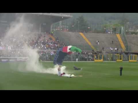 Paraca&iacute;das aterriza en el Atleti Azzurri d'Italia