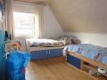 Aan het centrum van Gemert is op een ruim perceel deze vrijstaande woning met garage gelegen. U komt binnen in de ruime hal belegd met een tegelvloer. In de ...