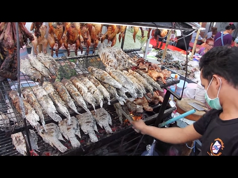 Thai Street Food - Pla Pao (ปลาเผา) at Central World, Bangkok