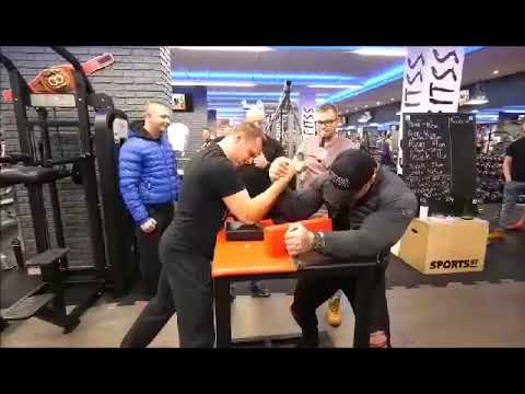 Napakowany ziomek kontra chudszy. Nieudane otwarcie siłowni w Białymstoku