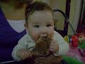 bebe comiendo.AVI