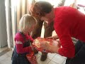 Kadootjes in de gang.AVI