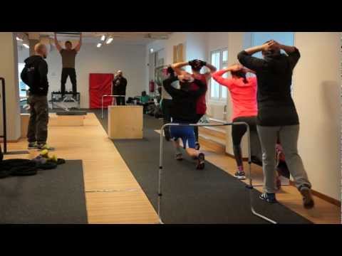 Hälsa gruppen från Allmänkurs gjorde ett studiebesök på Nordic club inne i Kalmar.
De fick en personlig tränare och blev guidad genom de olika redskapen som fanns på plats.
Även utomhus gymmet i Skälby besöktes och en kort demonstration i kylan gjordes .