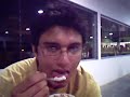 comendo pipoca na lanchonete comendo pipoca na lanchonete