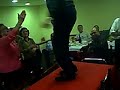 Emilio se marca un zapateao