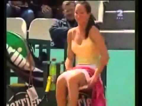 Tennis star Jelena Jankovic change her panty in front of a stadium of people