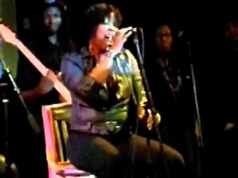 monifah - Monifah performing a snippet of Teena Marie's Out On A Limb @ SOB's.