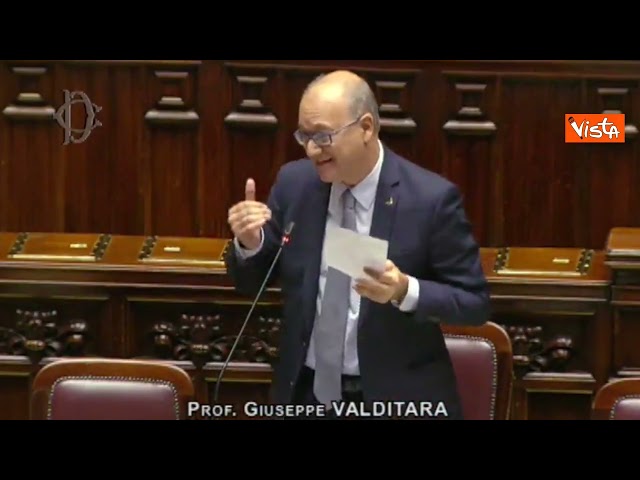 Educazione sessuale a scuola, scontro in Aula tra opposizione e Valditara: “Sfruttate i femminicidi”