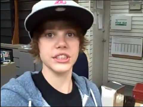 justin bieber cute face. Justin Bieber Ordering Doughts
