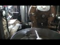 コーヒー豆焙煎中!今も現役ポンド釜です! コーヒー豆
