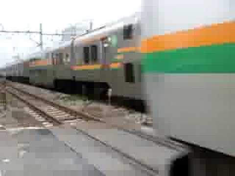 JR東海道線211系とE231系のすれ違い