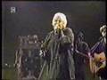 Alison Moyet performing 'Falling' 1
