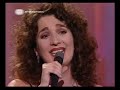 Amalia wrote the poetic and dramatic lyrics for this masterpiece in her later years. Dulce's interpretation is more sweet matched to the tragic Amalia's vision.